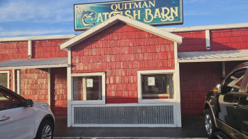 Quitman Catfish Barn outside