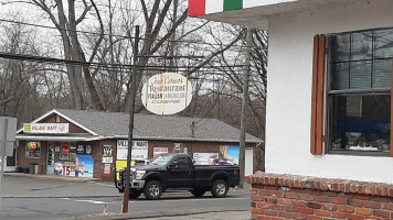 New Four Corners Pizza outside