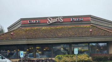 Shari's Cafe And Pies outside