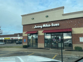 Jersey Mike's Subs outside