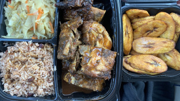 Mama Lune's Jamaican Grill food