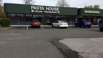 Pasta House: Italian inside