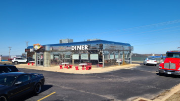 Route 66 Diner outside