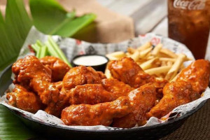 Hurricane Grill Wings-manorville food