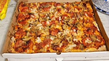 Pirrone's Pizzeria food
