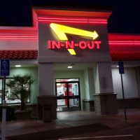 In-n-out Burger outside