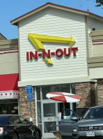 In-n-out Burger outside