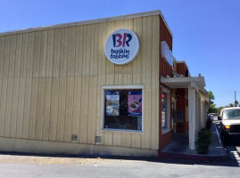 Baskin-robbins outside