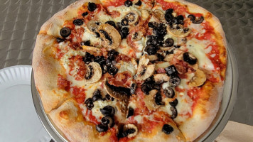 Cucinella's Pizzeria food