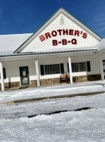 Brothers Bbq outside