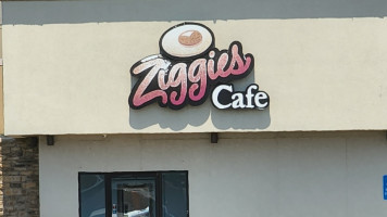 Ziggie's Café outside