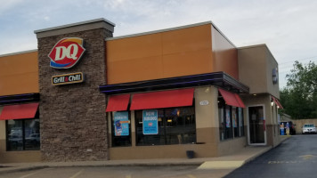 Dq Grill Chill outside