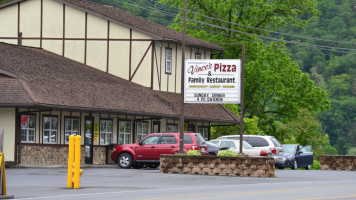 Vince's Pizza Family Llc food