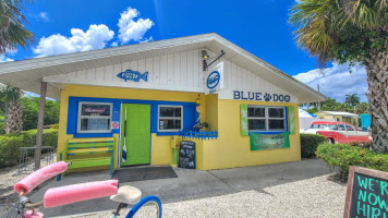 Blue Dog Grill outside