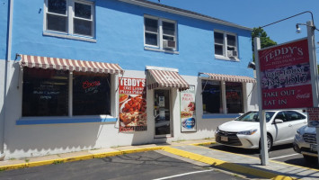 Teddy's Old Lyme Pizza Palace outside