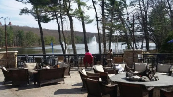 Mcloone's Boathouse inside