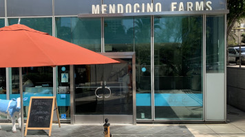 Mendocino Farms outside