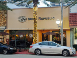Sushi Republic outside