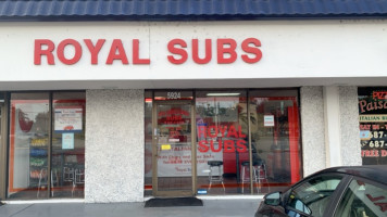 Royal Subs outside