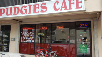 Pudgie’s Brazilian Cafe outside