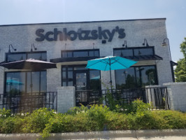 Schlotzsky's outside