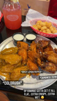 Pluckers Wing food