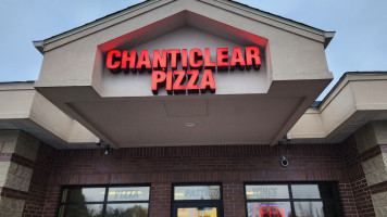 Chanticlear Pizza outside