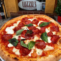Luzzo's La Pizza Napoletana food