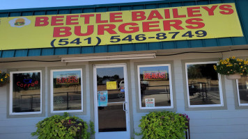 Beetle Bailey Burgers outside