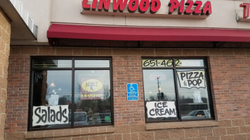 Linwood Pizza outside