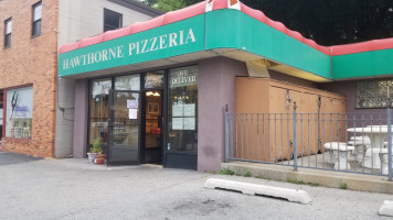 Hawthorne Pizzeria outside