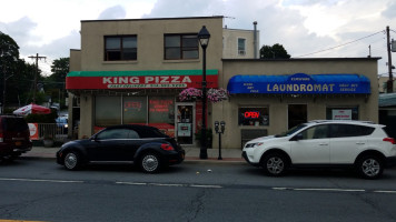 King Pizza outside