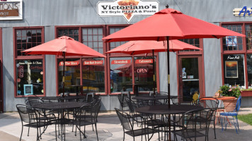 Victoriano's Pizza food