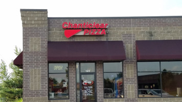 Chanticlear Pizza outside