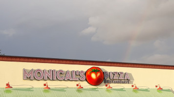 Monical's Pizza outside