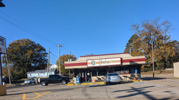 Shipley Do-nuts outside