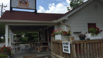 Nacoochee Pub Grub outside