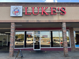 Luke’s Breakfast And Burgers outside