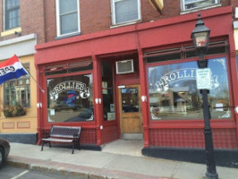 Rollie's Bar And Grill Restaurant outside
