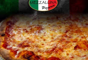 Mezzaluna Pizzeria At Halifax Plantation food