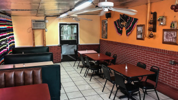 El Taco Amigo inside