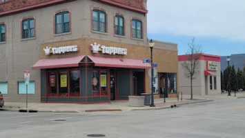 Toppers Pizza food