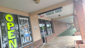 Steve's Famous Diner food