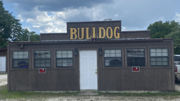 Bulldog Drive-in outside