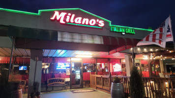 Milano's Italian Grille outside