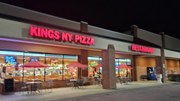 King’s New York Pizza- Hedgesville outside