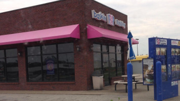 Baskin-robbins outside