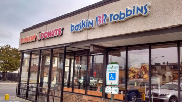 Baskin-robbins outside