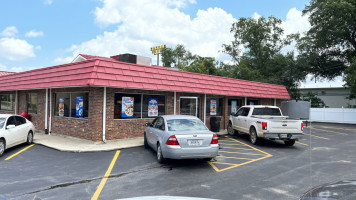 Dairy Queen outside