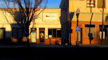 Rodeos Pizza And Saladeria outside